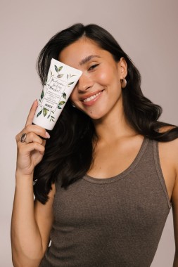 Protein Green Tea - a vegan hair conditioner with medium porosity